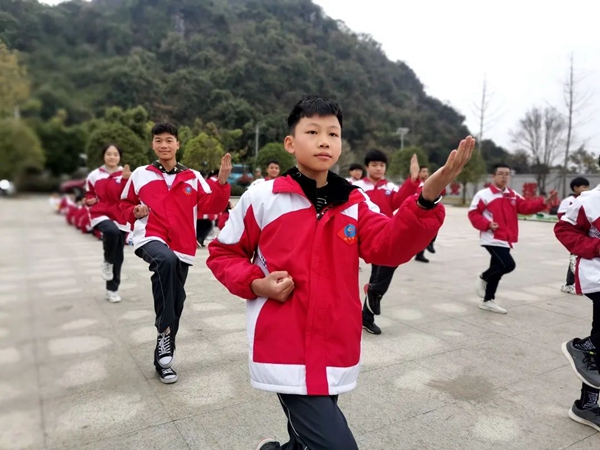 宁远县桂冠中学九年级国防教育生命安全教育研学课程