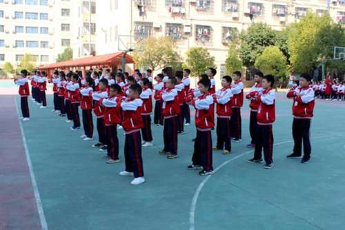 舞动青春炫出精彩爱华学校举行广播体操手语操比赛