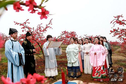举行了一个传统而浪漫的花朝祭,古村游,踏青赏红花朝节雅集活动