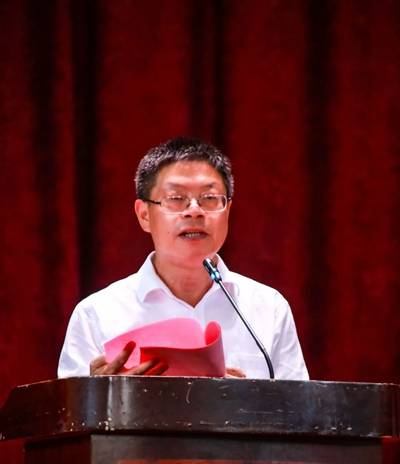 胡顺发校长致辞校友联谊会会长王玉庭在致辞中代表宁远三中校友联谊会