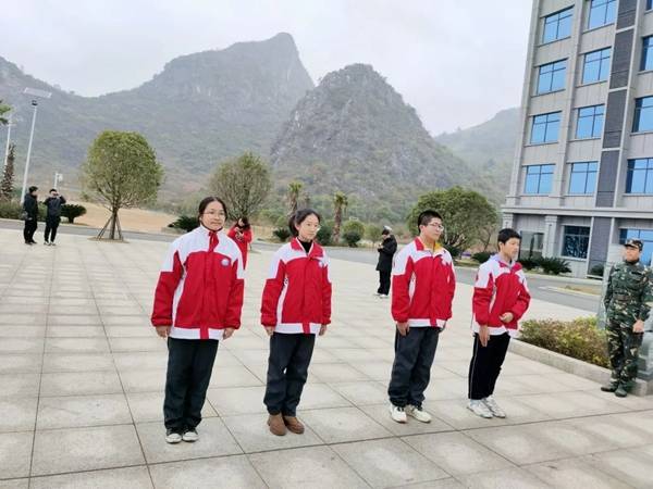 宁远县桂冠中学九年级国防教育生命安全教育研学课程