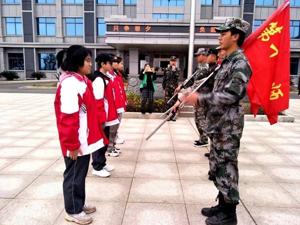 宁远县桂冠中学九年级国防教育生命安全教育研学课程