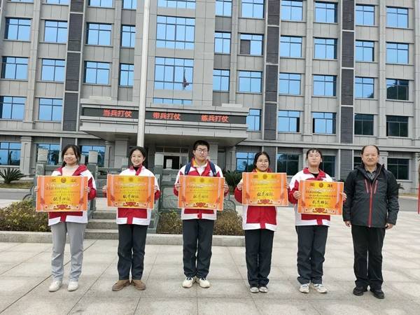 宁远县桂冠中学九年级国防教育生命安全教育研学课程