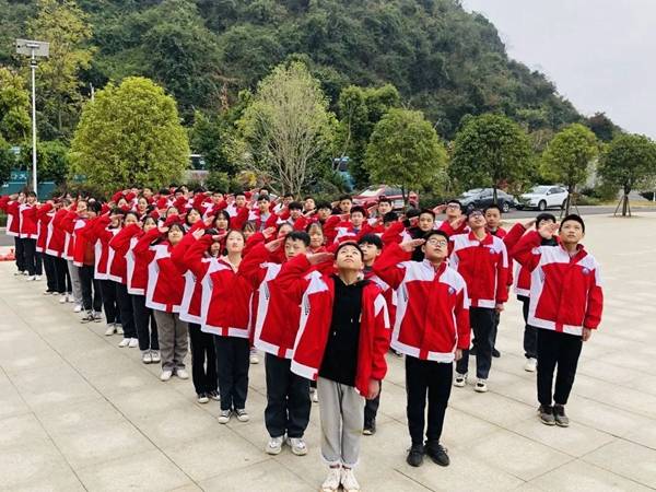 宁远县桂冠中学九年级国防教育生命安全教育研学课程