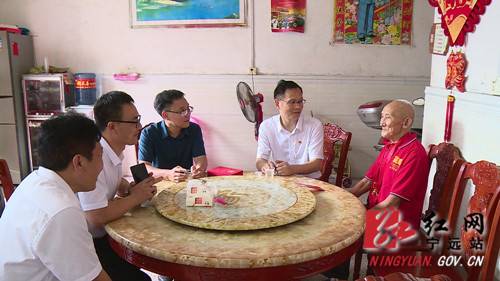 毛政在九疑山瑶族乡开展八一走访慰问